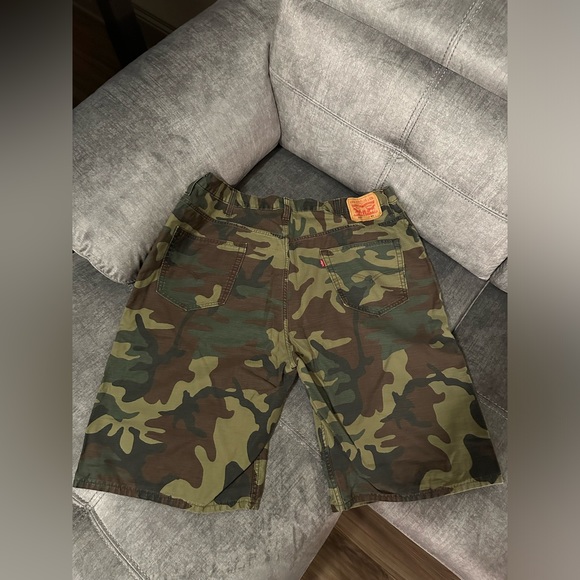 Levi’s 569 camo jean shorts size 44 - Picture 2 of 3